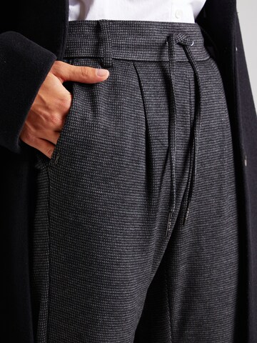 Tapered Pantaloni con pieghe 'ONLPOPTRASH-GOZI' di ONLY in grigio