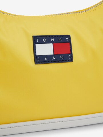 Tommy Jeans Schultertasche in Gelb