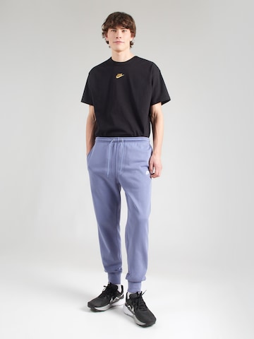 Nike Sportswear Tapered Broek 'Club Fleece' in Blauw