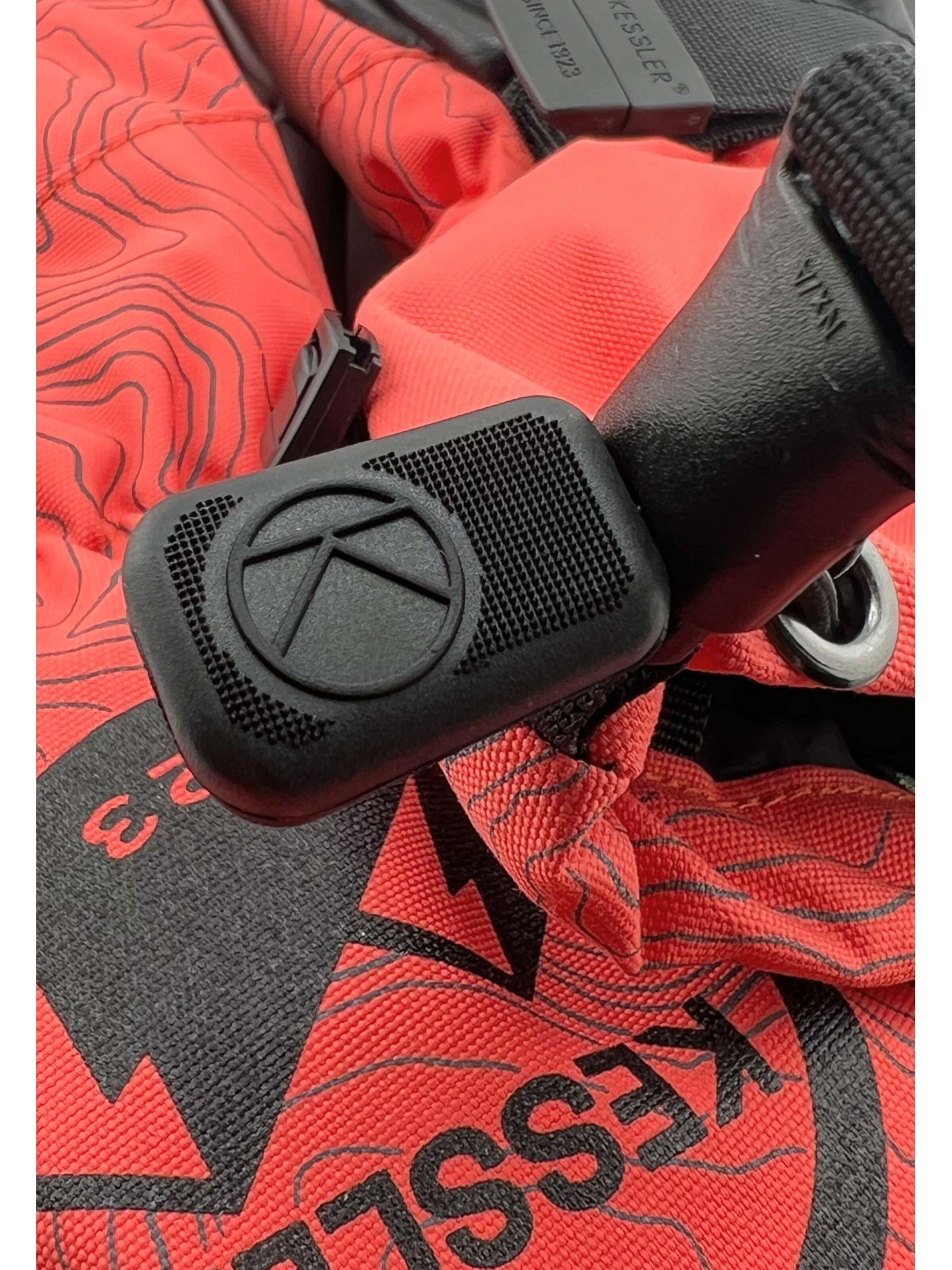 KESSLER Full Finger Gloves in Red