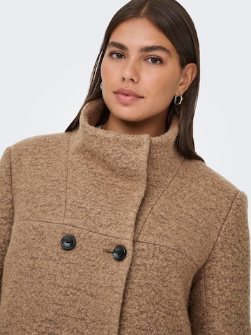 ONLY Carmakoma - Abrigo de invierno 'Carnewsophia' en marrón