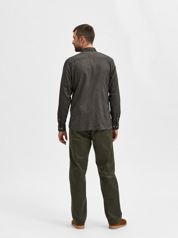 Slim fit Camicia di SELECTED HOMME in grigio