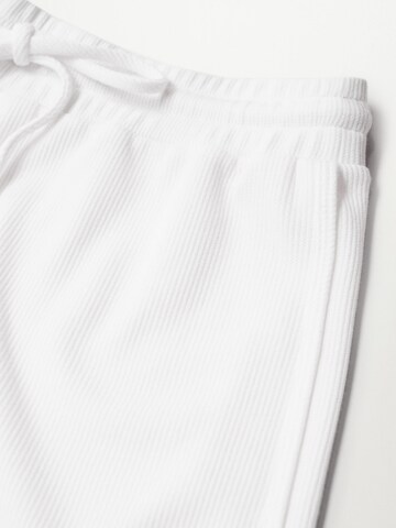 MANGO Regular Панталон в бяло
