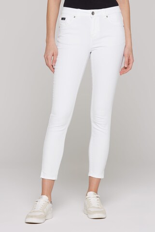 Soccx Slim fit Jeans in White: front