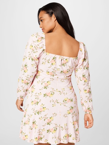 Robe Missguided Plus en rose