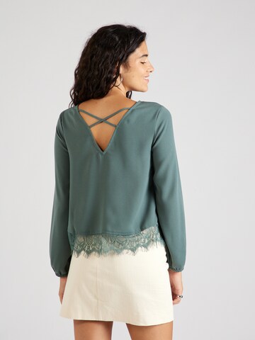 ABOUT YOU Shirt 'Cara' in Groen