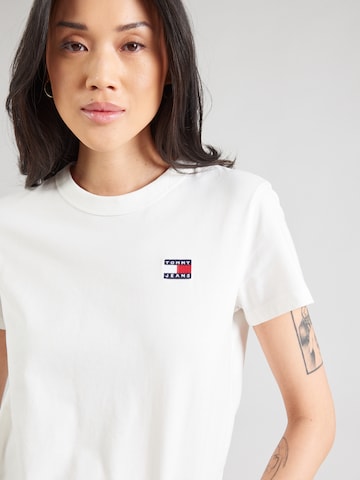 Tricou de la Tommy Jeans pe alb