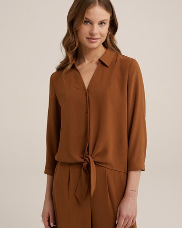 WE Fashion Blouse in Bruin: voorkant