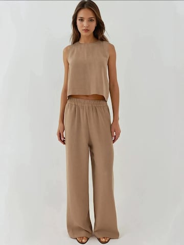 Hiccup Pantsuit in Beige: front