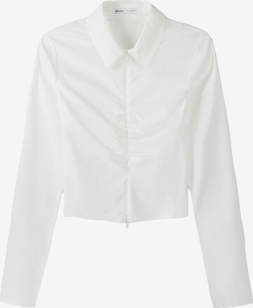 Bershka Blouse in Wit: voorkant