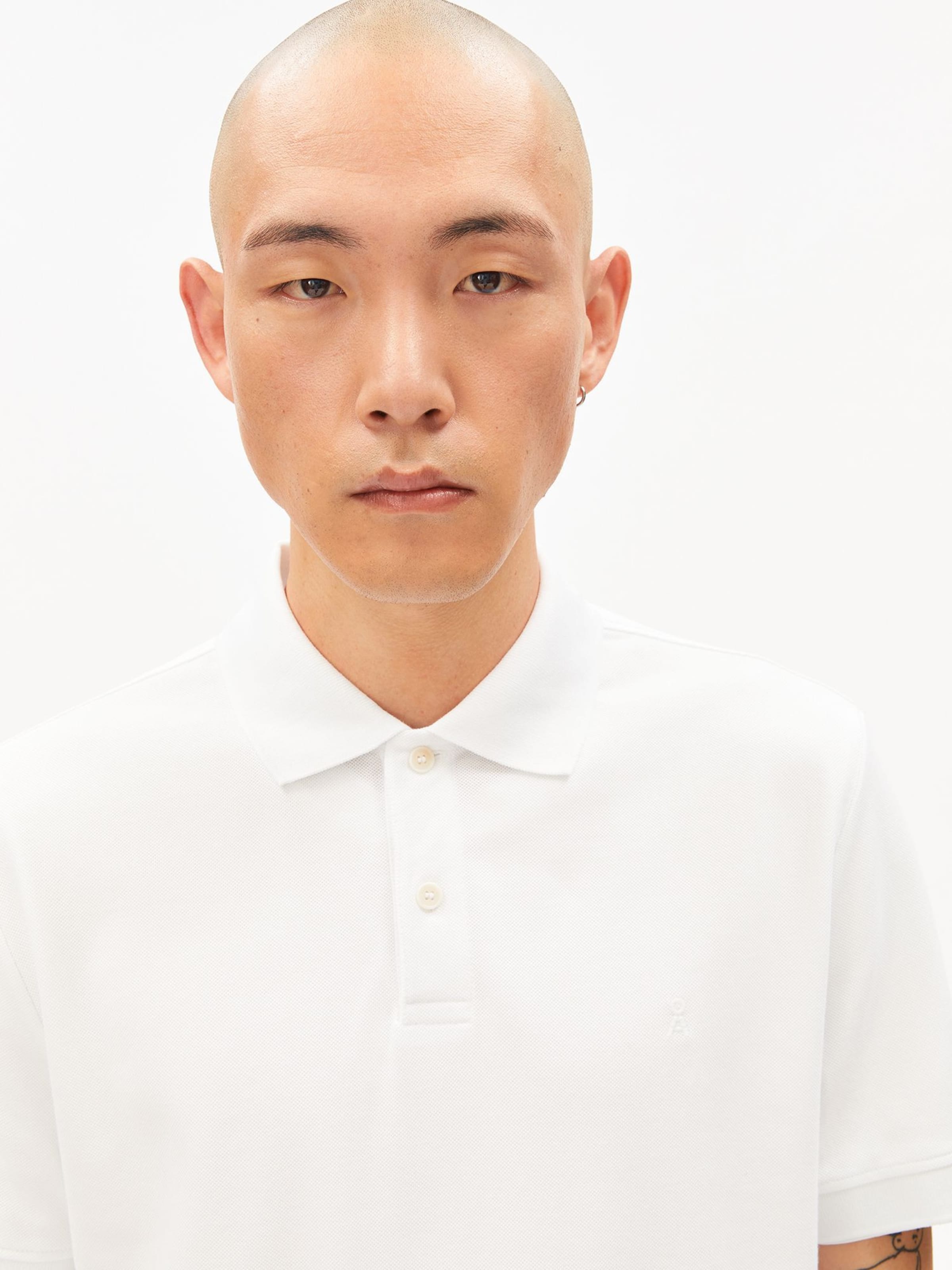 T-Shirt ARMEDANGELS en blanc : devant