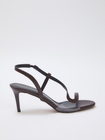 Trendyol Sandale in Braun