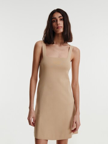 EDITED Gebreide jurk 'Aliya' in Beige: voorkant