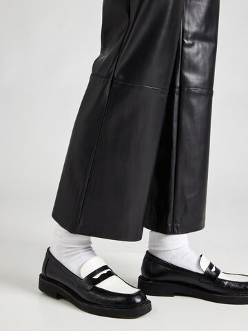 COMMA Flared Trousers in Black