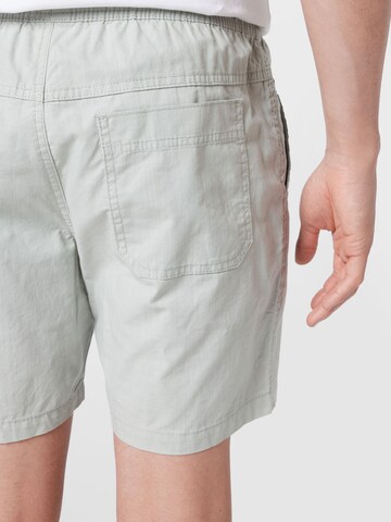 Cotton On Regular Shorts in Grün