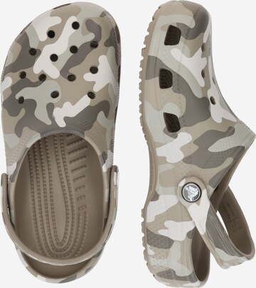 Crocs - Sapatos abertos em castanho