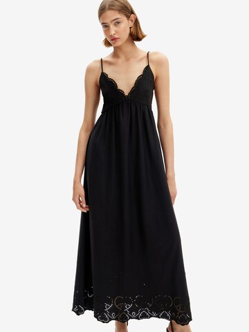 Desigual - Vestido en negro: frente