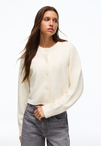 Giacchetta di Bershka in beige: frontale