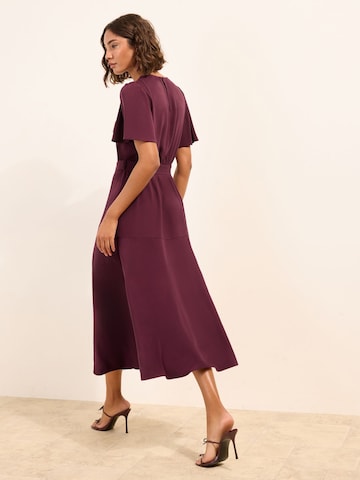 Friends Like These - Vestido en rojo