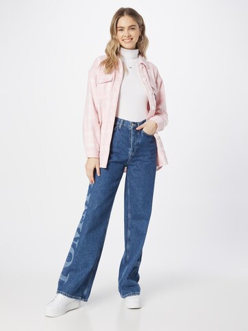 Tommy Jeans Prechodná bunda - ružová