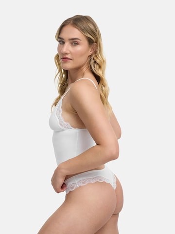 cfab (formerly creamy fabrics) Topp 'Deep Neck Lace Top' i vit