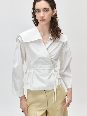 IVY OAK - Blusa 'EDWINA' en blanco: frente