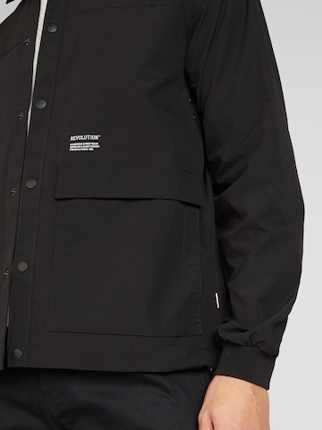 Revolution Jacke in Schwarz