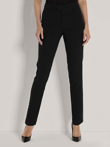 MADELEINE Tapered Broek in Zwart: voorkant