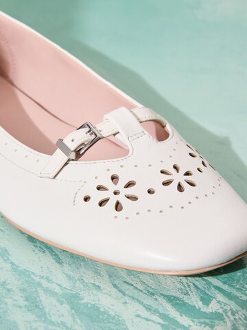 Next Ballerina 'Tabitha Simmons x Next' in Weiß