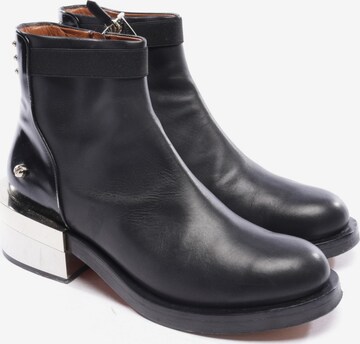 Givenchy Dress Boots in 41 in Black: front