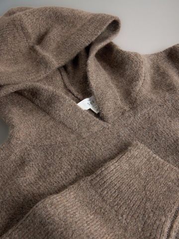 The Set Set in Braun