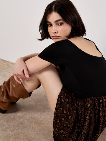 Robe ' ' Apricot en marron