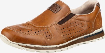 Rieker Спортни обувки Slip On в кафяво: отпред