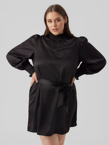 Robe Vero Moda Curve en noir : devant