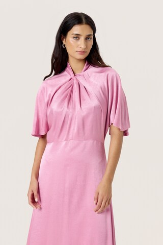 SOAKED IN LUXURY Kjole 'Riyan Miria' i pink