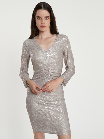 Ana Alcazar Kleid ' Tadia ' in Silber: Vorderseite