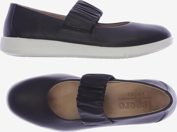 Legero Flats & Loafers in 37 in Black: front