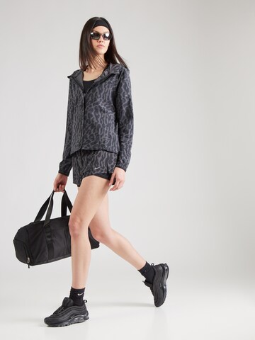 Giacca sportiva 'Swift' di NIKE in nero