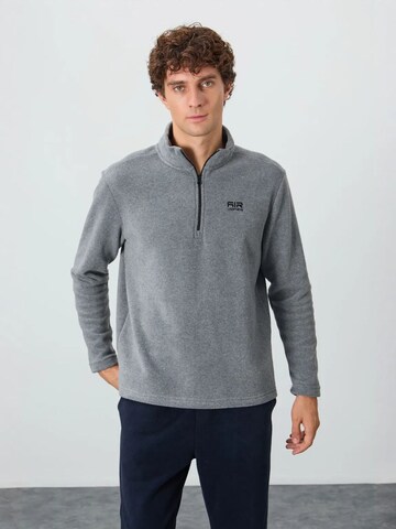 Tommy Life Sweater in Grey: front