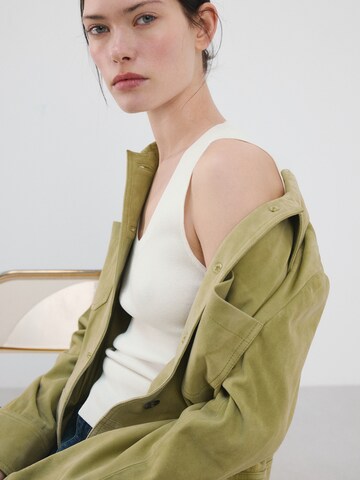 Top brodat 'MARX' de la MANGO pe bej