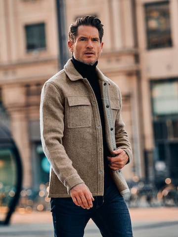 Suitable Tussenjas in Beige