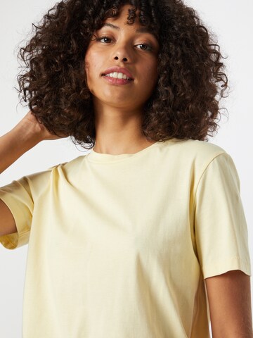 Maglietta 'My Perfect Tee' di SELECTED FEMME in giallo