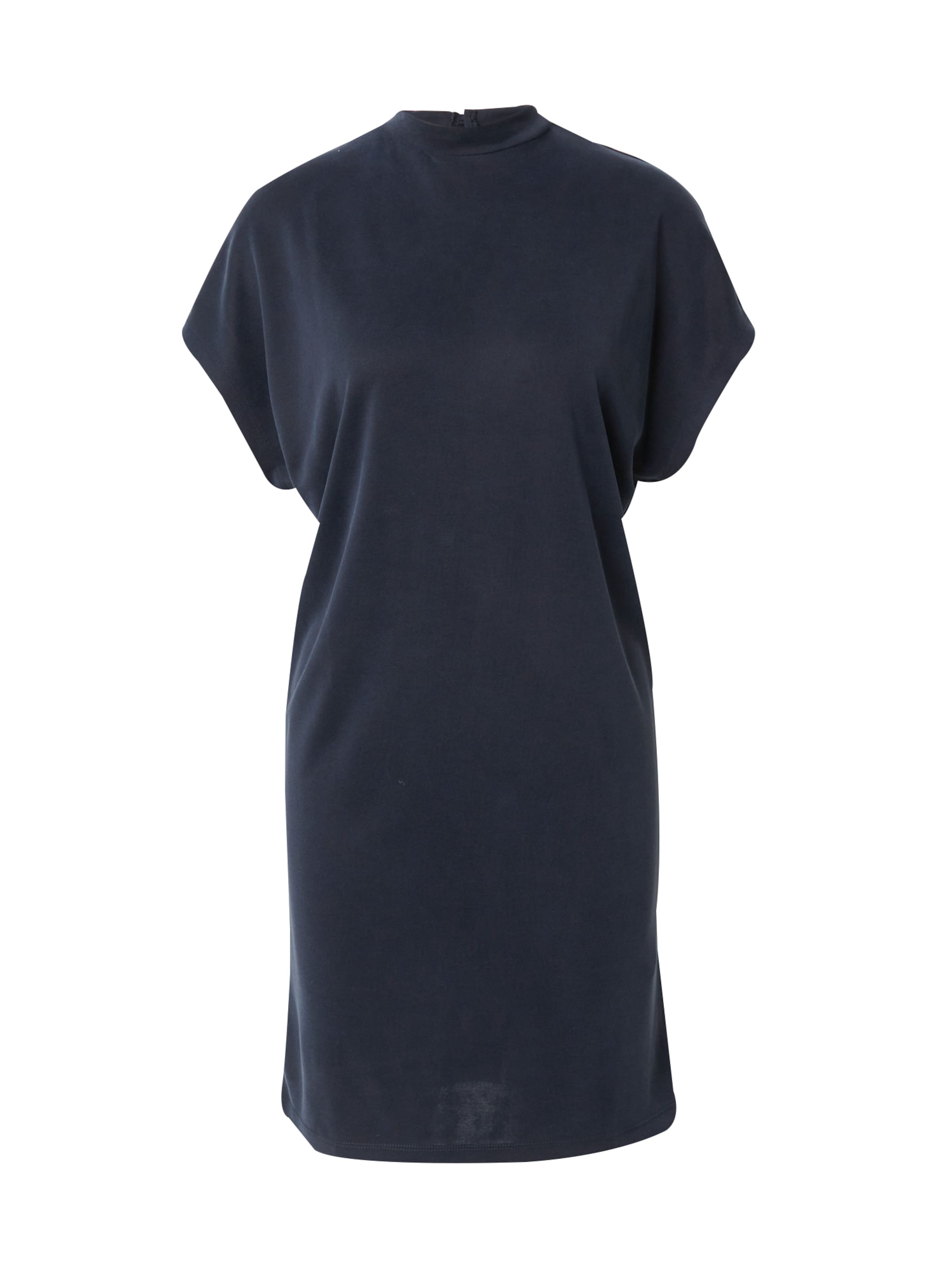 melns mbym Kleita 'Linea': no priekšpuses