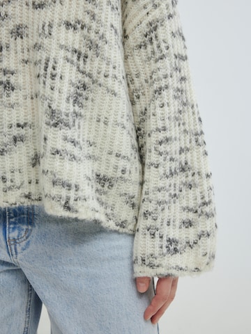 EDITED Sweater 'Ulva' in Beige