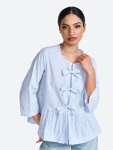 Rich & Royal Blouse in Blue: front
