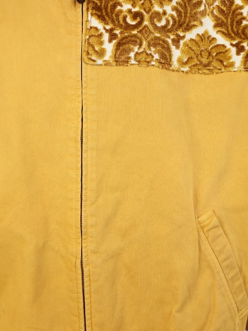 RETROAREA Between-Season Jacket in Yellow