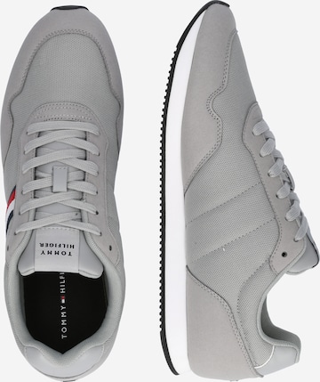 Sneaker bassa 'Essential 1985' di TOMMY HILFIGER in grigio