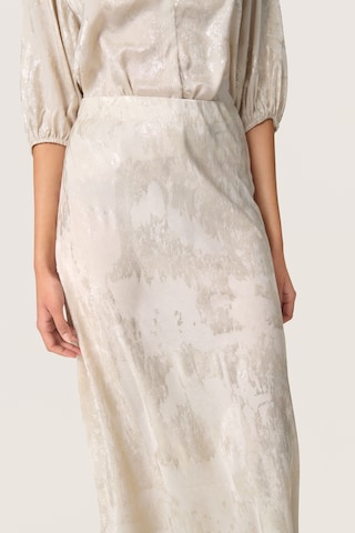 SOAKED IN LUXURY Rok 'Kitty' in Beige