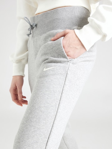 Nike Sportswear Tapered Hose in Grau