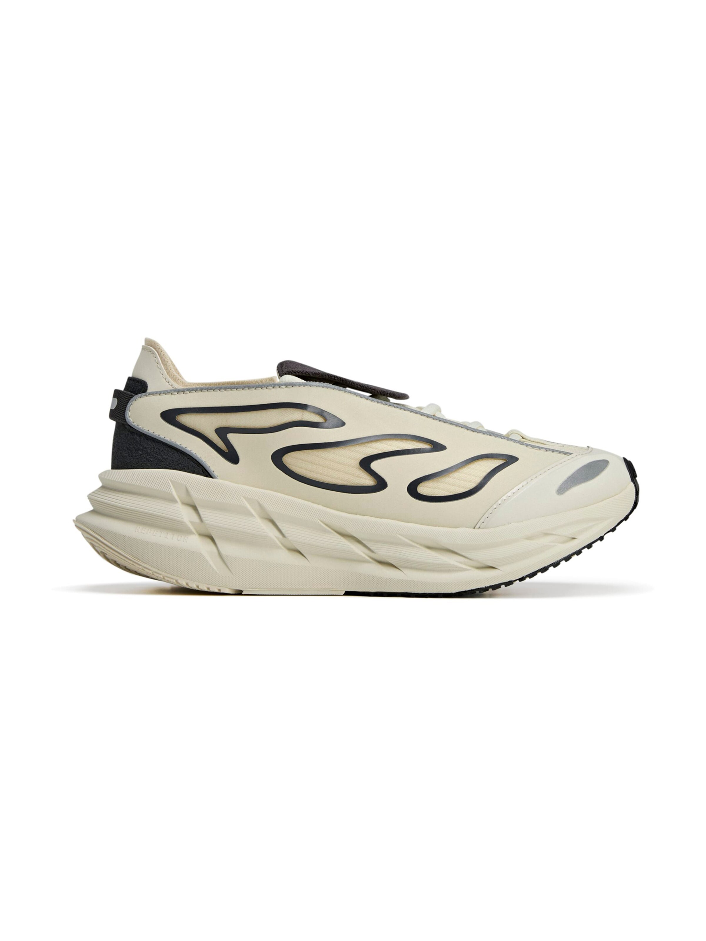 smėlio ADIDAS BY STELLA MCCARTNEY Bėgimo batai 'Adistar': šonas